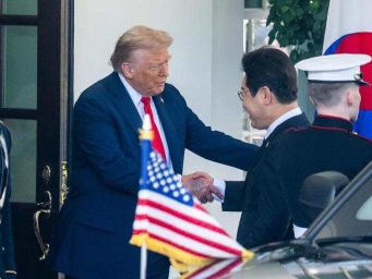 美国总统特朗普会晤韩国总统李在明