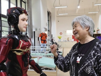 人形机器人“加速跑” 规模化应用亟需实现“三突破”